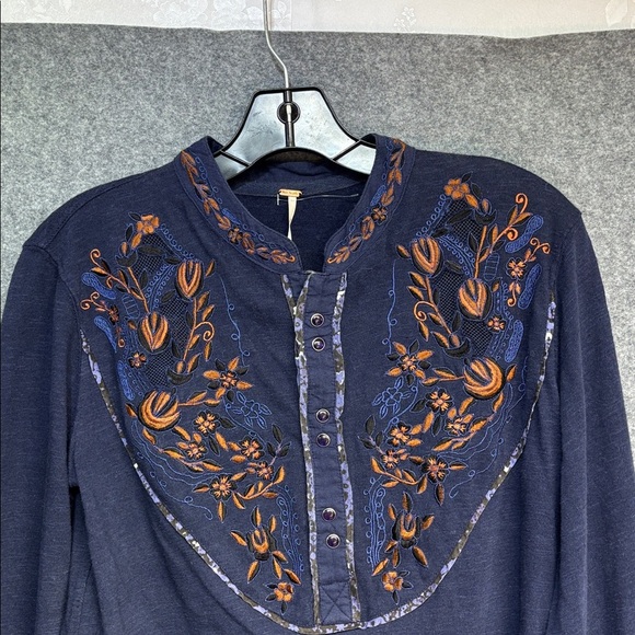 Free People Sundance Kid
Western snap front embroidered Henley blue shirt  xs - Picture 6 of 13